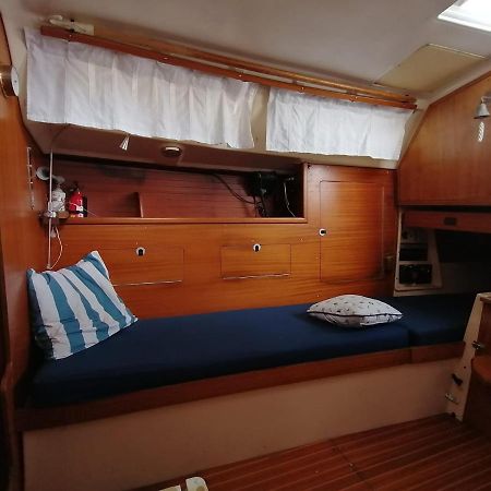 Cozy Sailboat In Barcelona!! No Showers 산트 아드리아 데 베소스 외부 사진