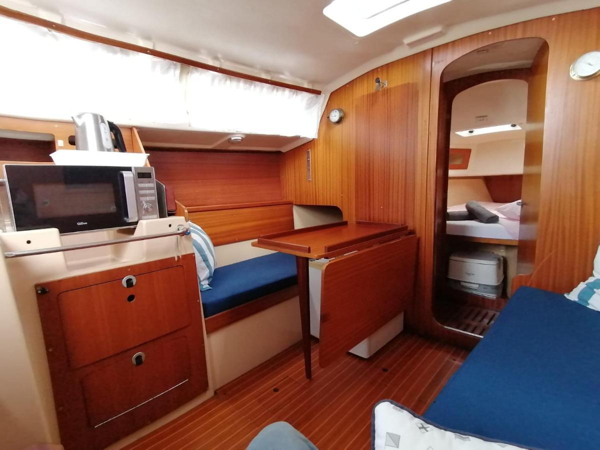 Cozy Sailboat In Barcelona!! No Showers 산트 아드리아 데 베소스 외부 사진
