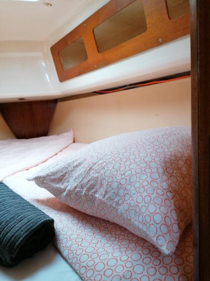 Cozy Sailboat In Barcelona!! No Showers 산트 아드리아 데 베소스 외부 사진