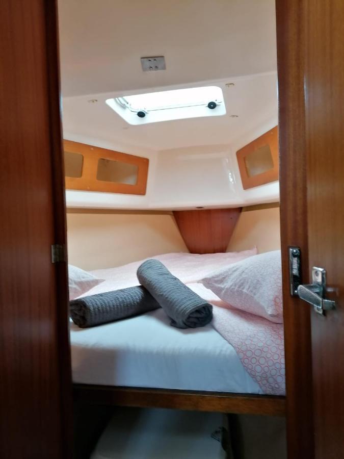 Cozy Sailboat In Barcelona!! No Showers 산트 아드리아 데 베소스 외부 사진