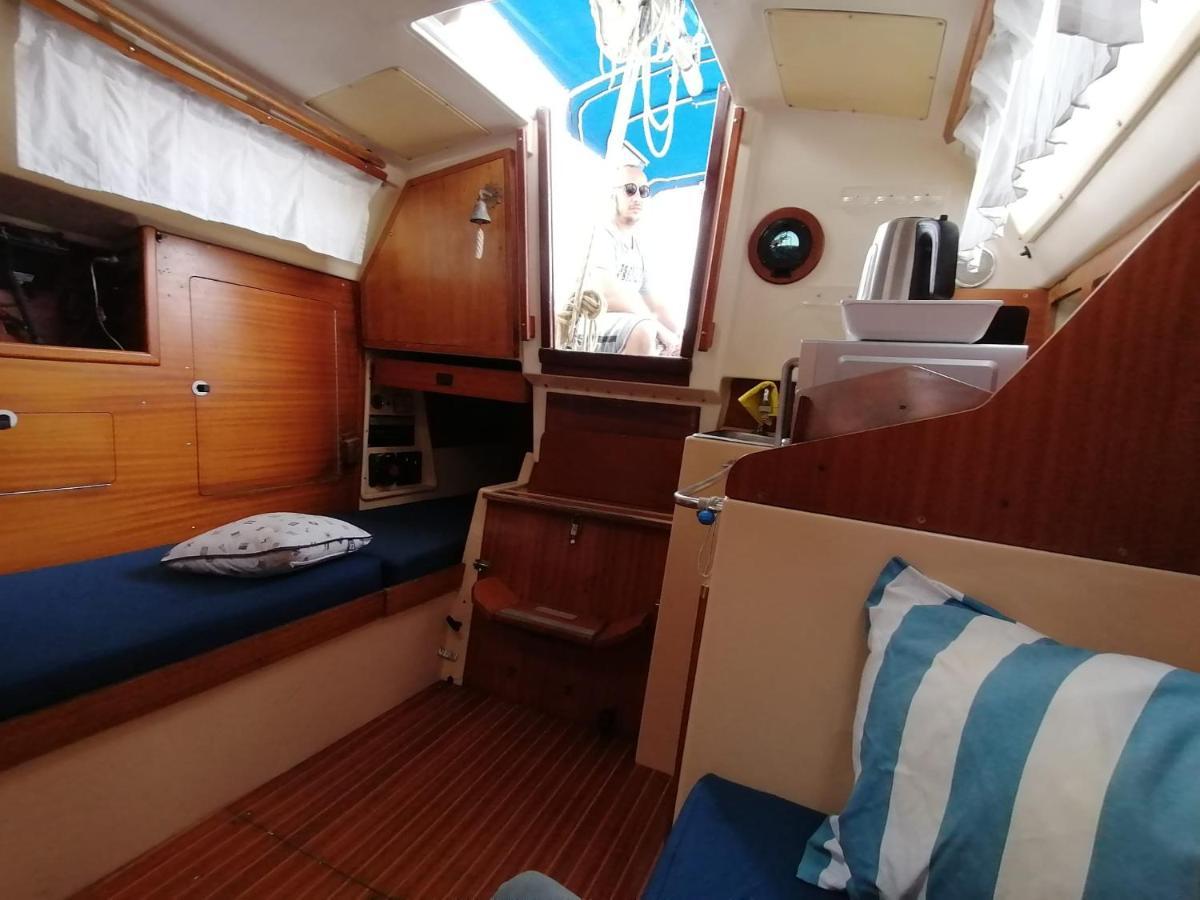Cozy Sailboat In Barcelona!! No Showers 산트 아드리아 데 베소스 외부 사진