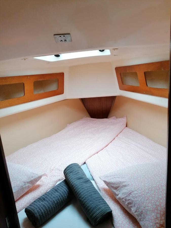 Cozy Sailboat In Barcelona!! No Showers 산트 아드리아 데 베소스 외부 사진